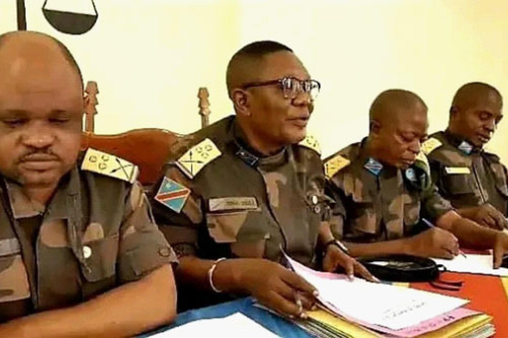 La cour militaire poursui