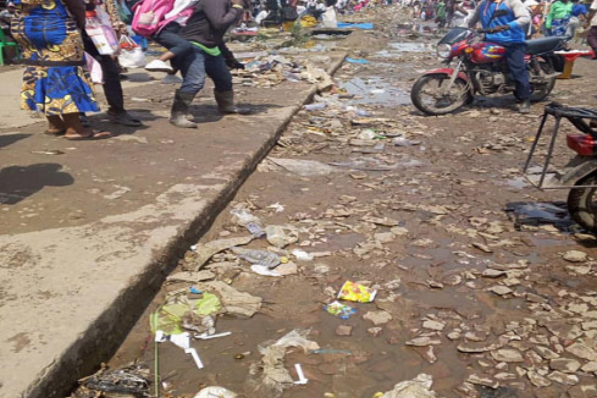 Le marché de Matete est jonché d'immondices qui menace la santé de la population. Photo FDA