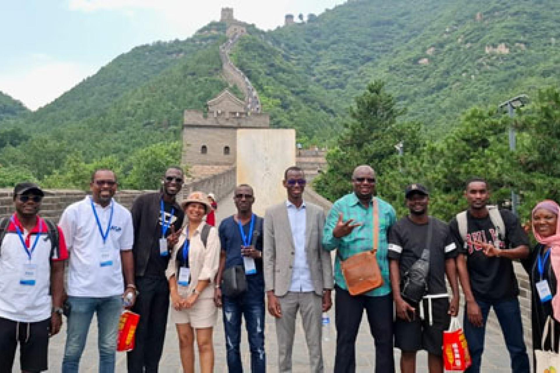 À l'assaut de la Grande Muraille : immersion africaine dans un monument millénaire. 