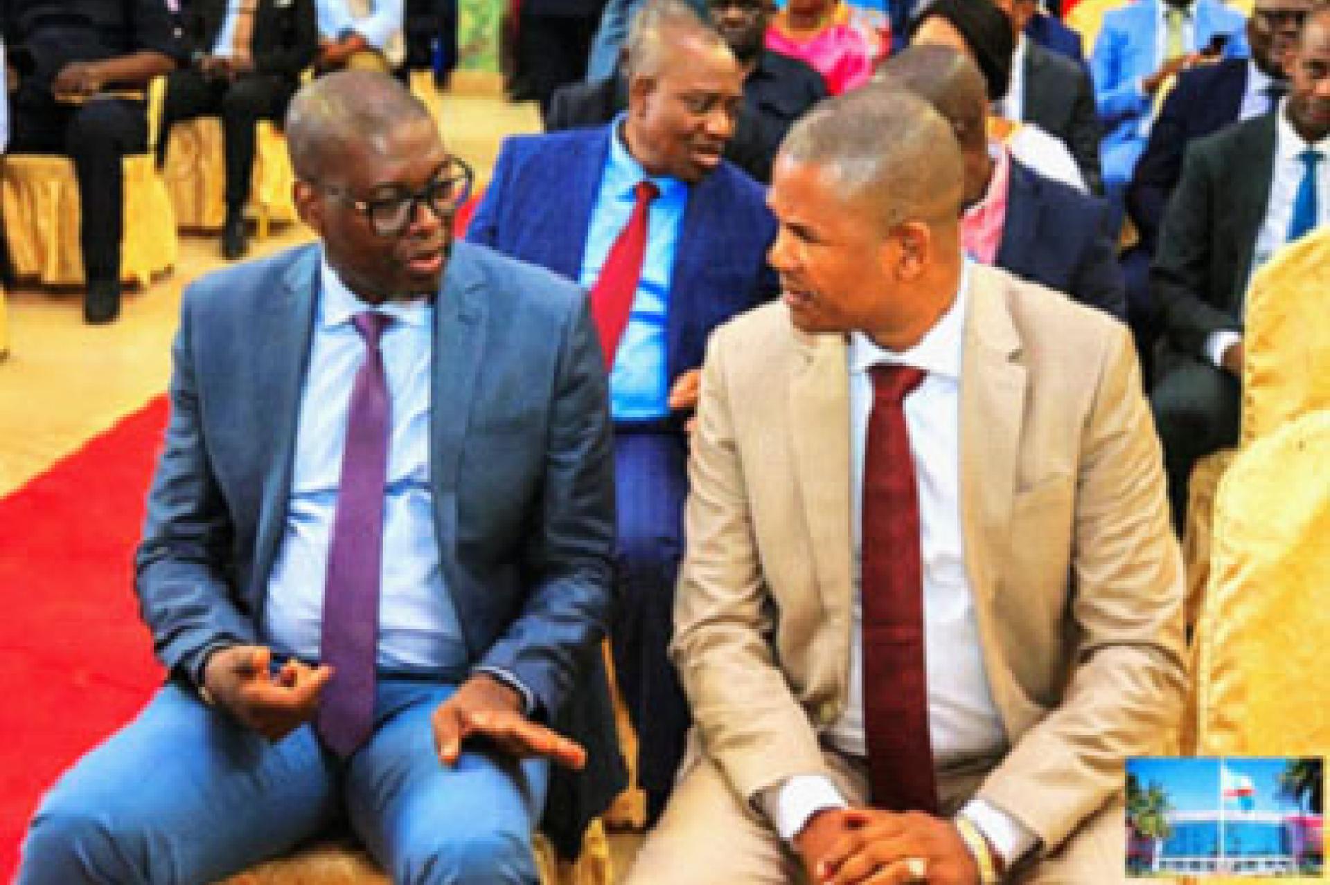 Côte-à-côte, Jacques Kyabula et Martin Kazembe, désigné pour assurer l'intérim du gouverneur. Photo droits tiers