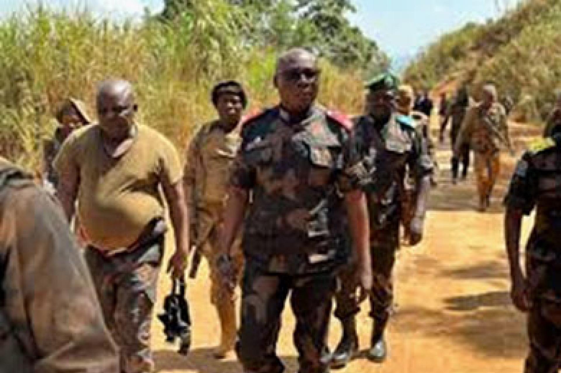Le commandant secteur opérationnel Ituri, le général Bruno Mandevu en mission opérationnelle dans le territoire de Mambasa. Photo droits tiers