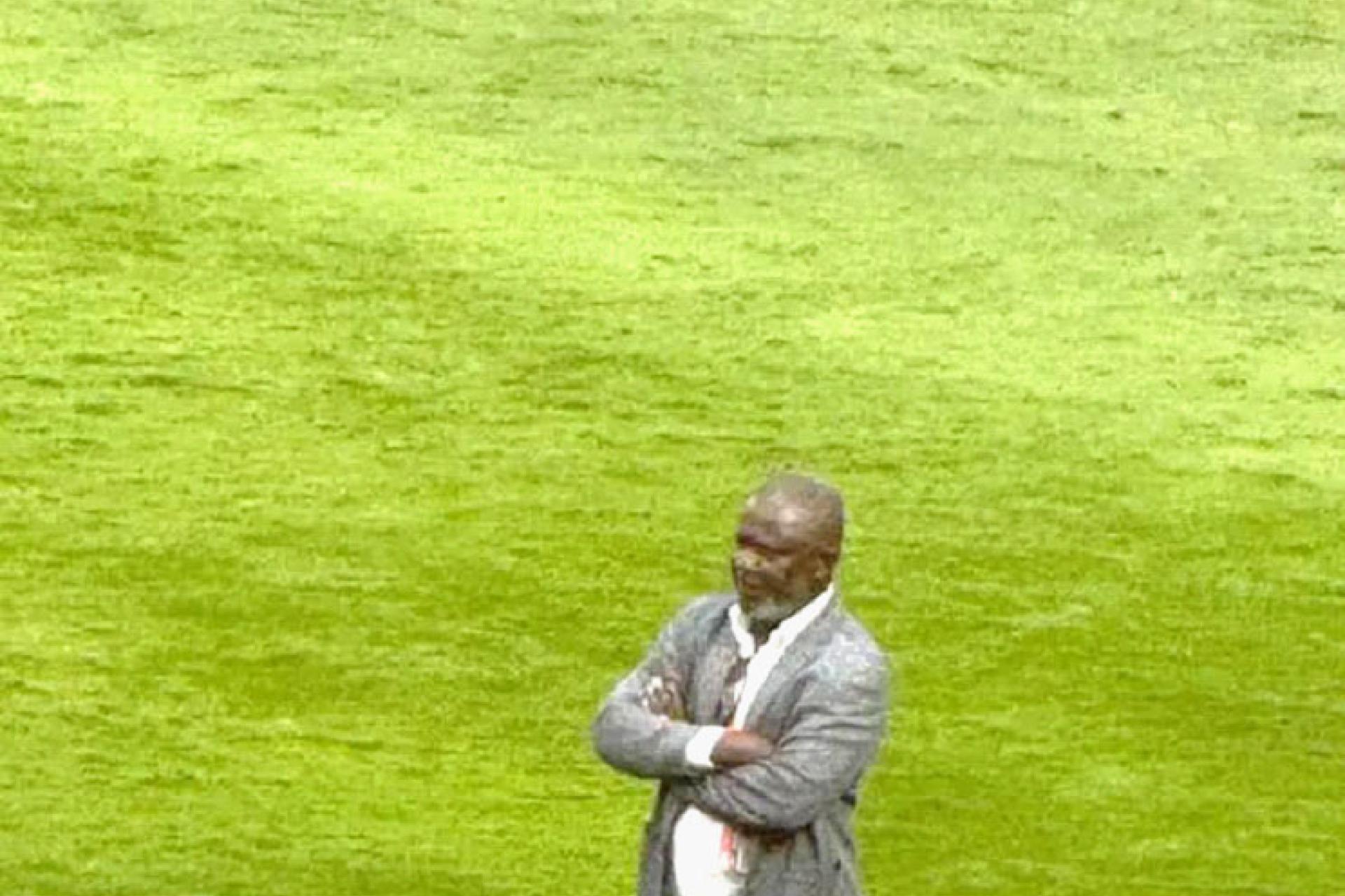 Le sélectionneur national des Léopards de la RDC pensif après la défaite de son équipe 0-1 contre le Kenya. 