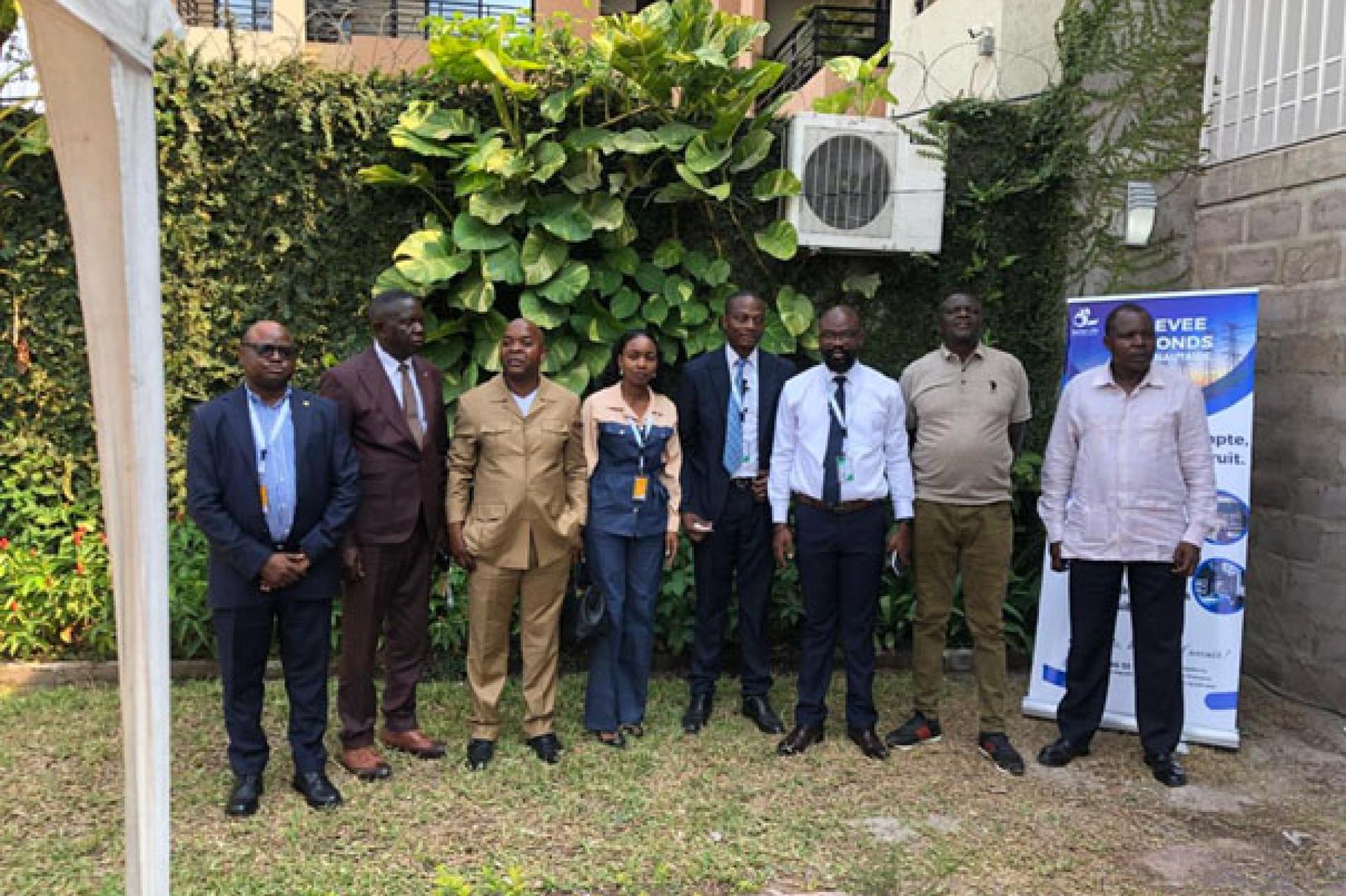 Plus de 350.000 dollars