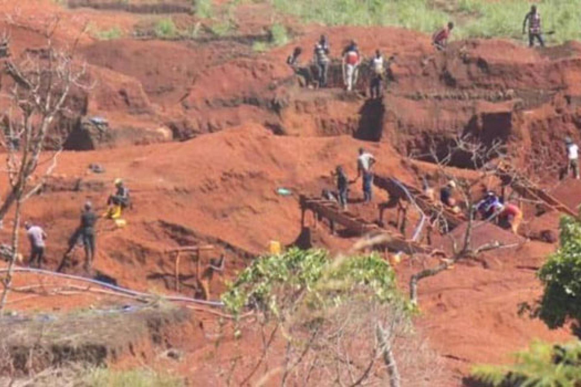 Une vue de creuseurs de diamant dans le site minier artisanal de Diboko à Tshikapa. Photo Droits tiers