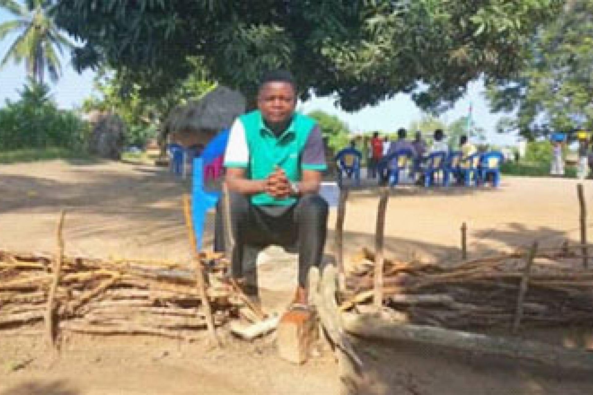 Le chef coutumier Kanyonga Shiko Nyengele Jeff à son autel. 