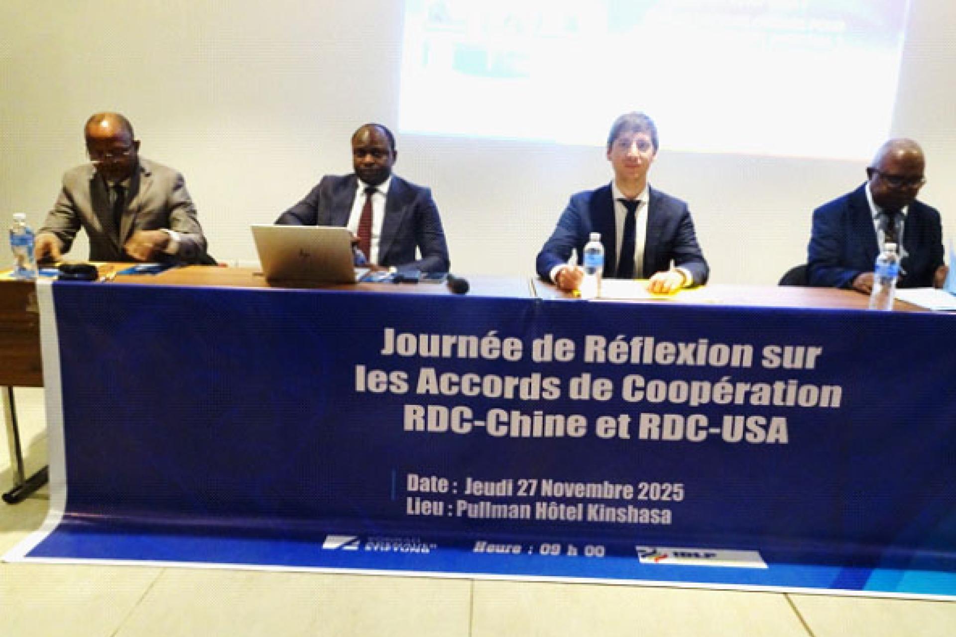 De g. à dr. Dr Antoine Tshimpi, Pr Félicien Kabamba, Timo Roujean et Pr Pamphile Mabiala Mantuba-Ngoma. Photo droits tiers