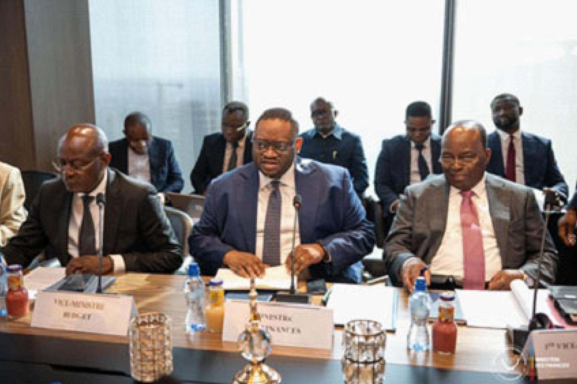 Doudou Fwamba a présidé la réunion de la troïka politique, le vendredi 28 novembre. Photo droits tiers