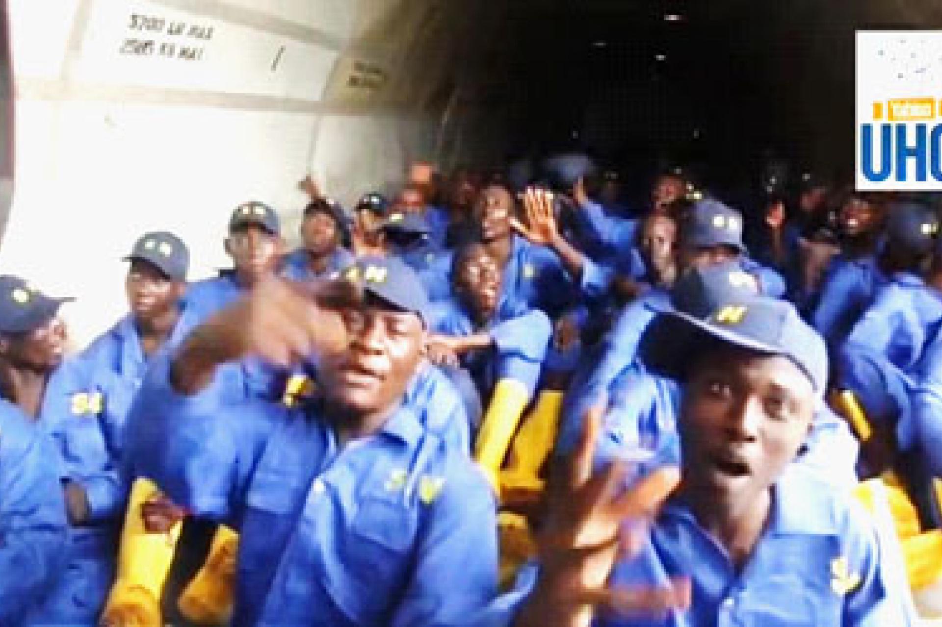 Une vue de délinquants de Lubumbashi embarquant pour le Centre d'instruction Félix-Antoine Tshisekedi de Kaniama Kasese.  Photo droits tiers