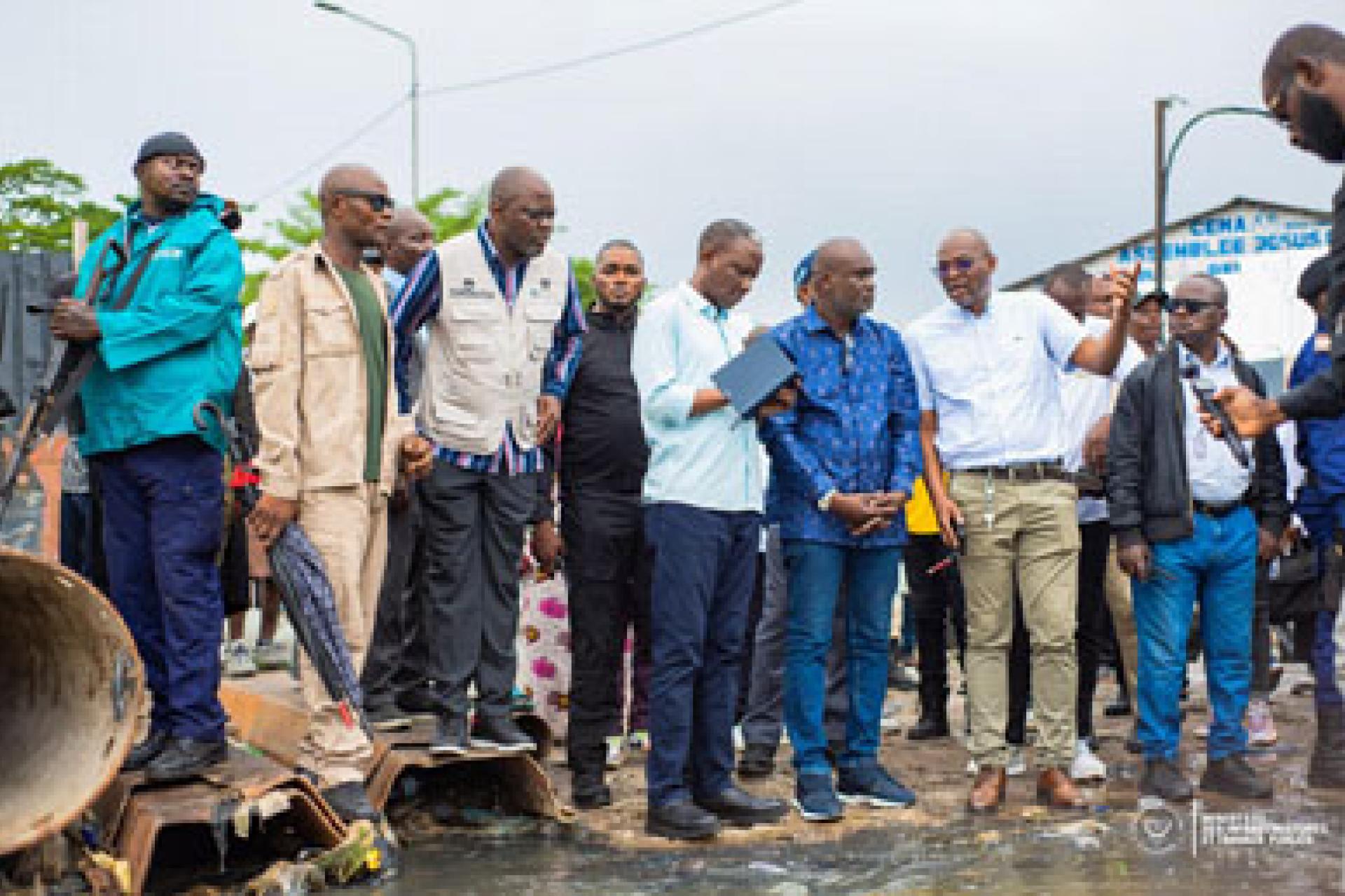 Gouvernement passe à l'offensive face 