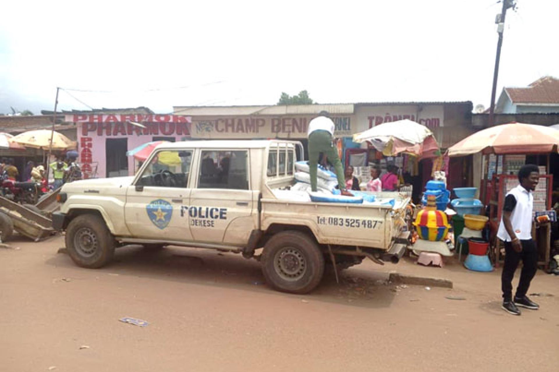 À Tshikapa, un véhicule de la police qui fait désormais le commerce. Photo droits tiers 