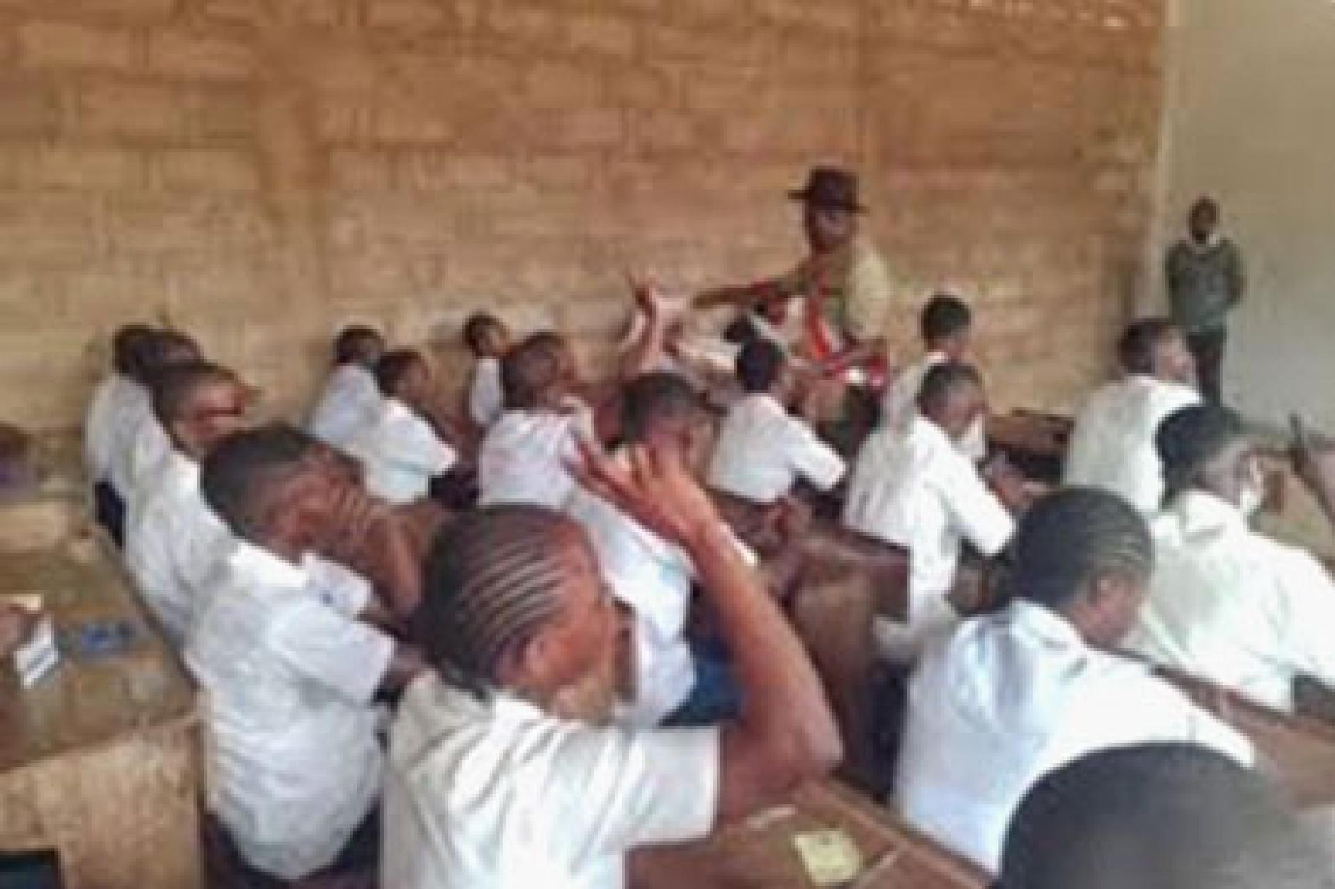 Des élèves d'une école à Luozi. 