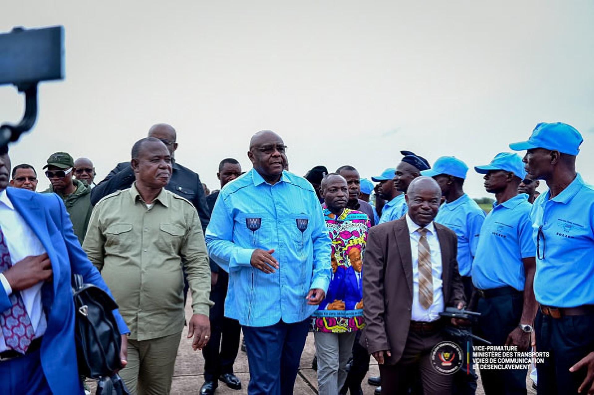 Le VPM Jean-Pierre Bemba accueilli à Mbandaka par le Gouverneur de la province Bobo Boloko. Photo droits tiers