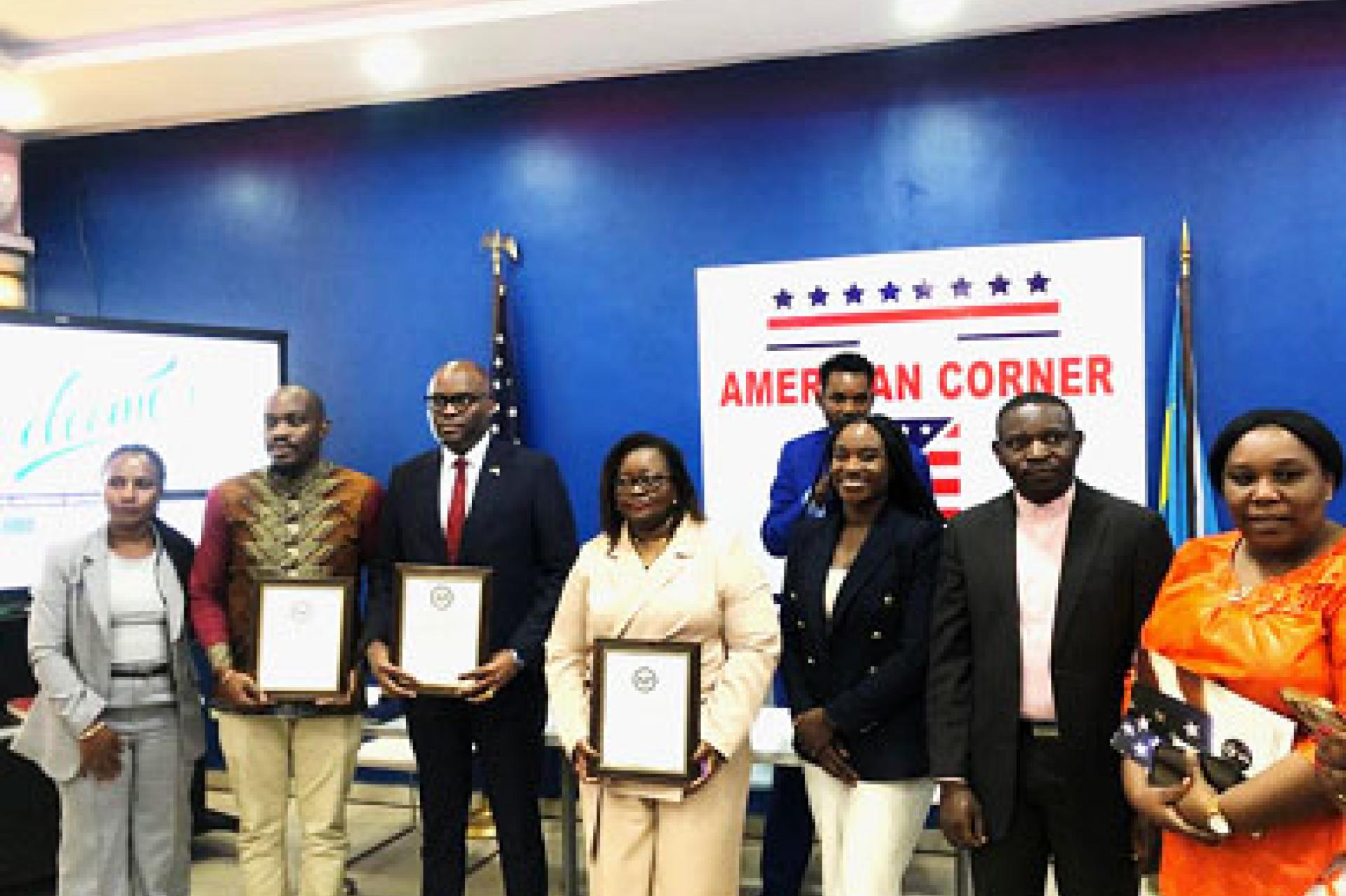 Une vue des anciens boursiers et des membres de l'ambassade des Etats-Unis. Photo droits tiers