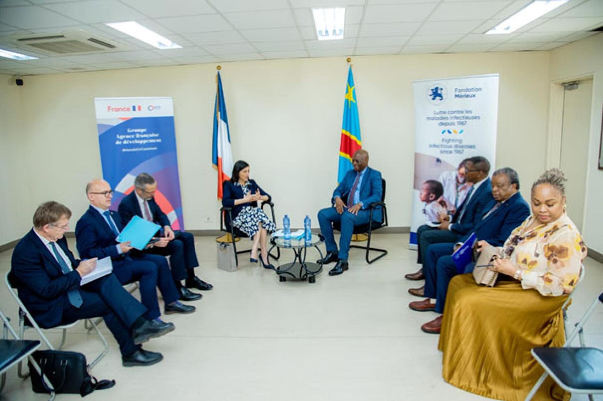Vue des officiels de la rencontre à l'Inrb. 