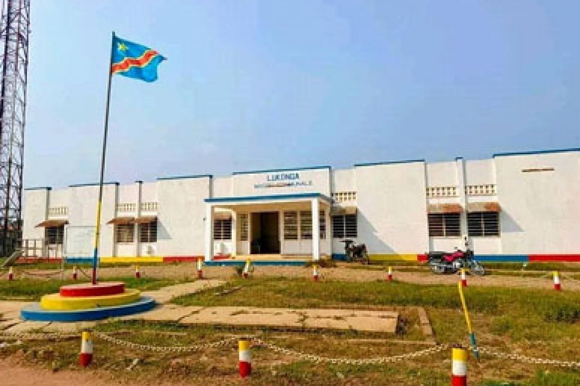 Vue du bâtiment de la commune de Lukonga, ville de Kananga. Ph. droits tiers