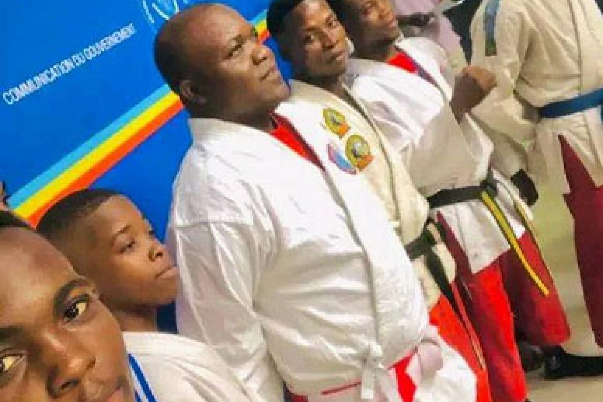 Des pratiquants de Requin-do, art martial d'origine congolaise