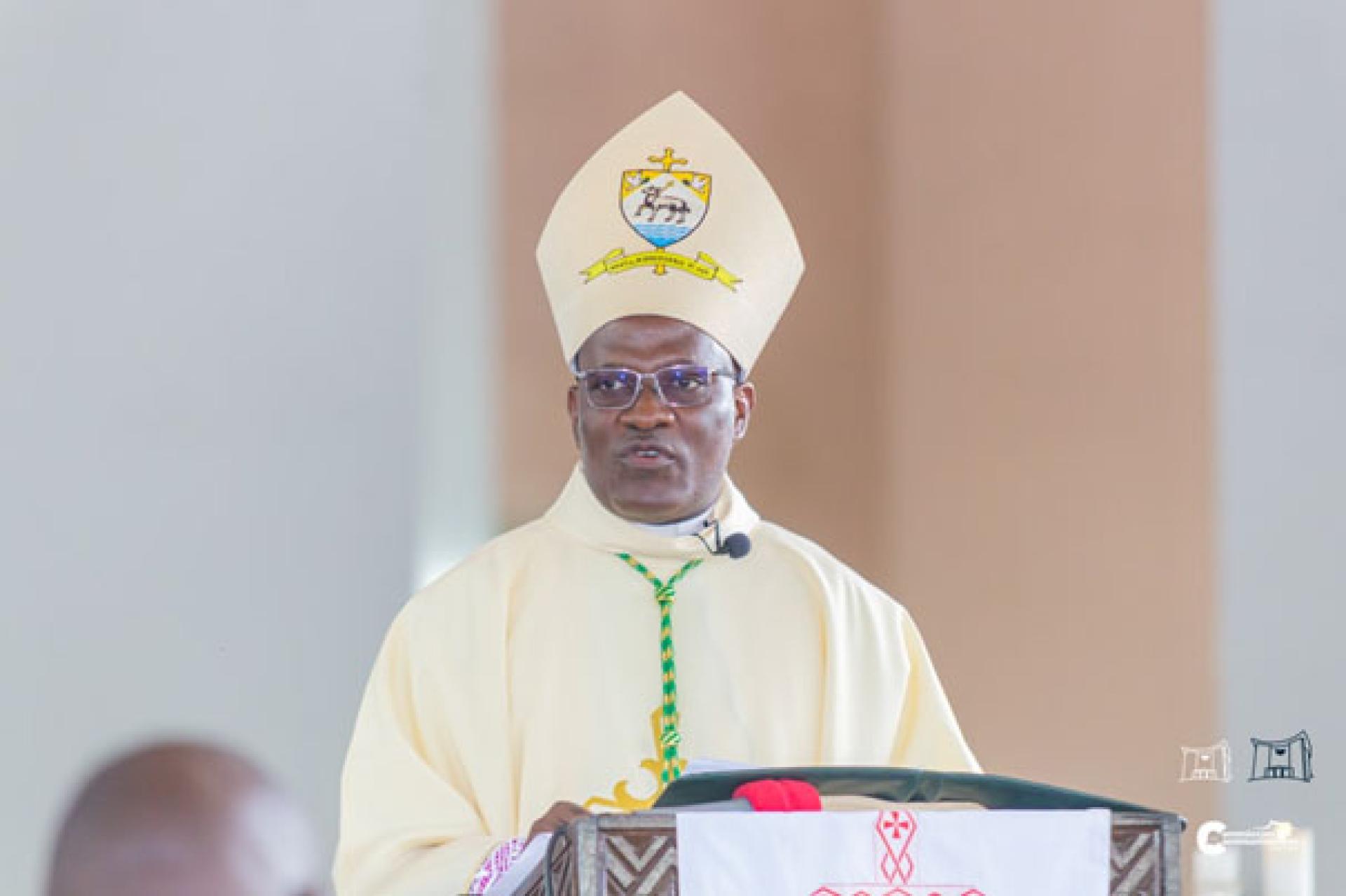 Mgr Édouard Isango, Évêque auxiliaire de l'archidiocèse de Kinshasa.