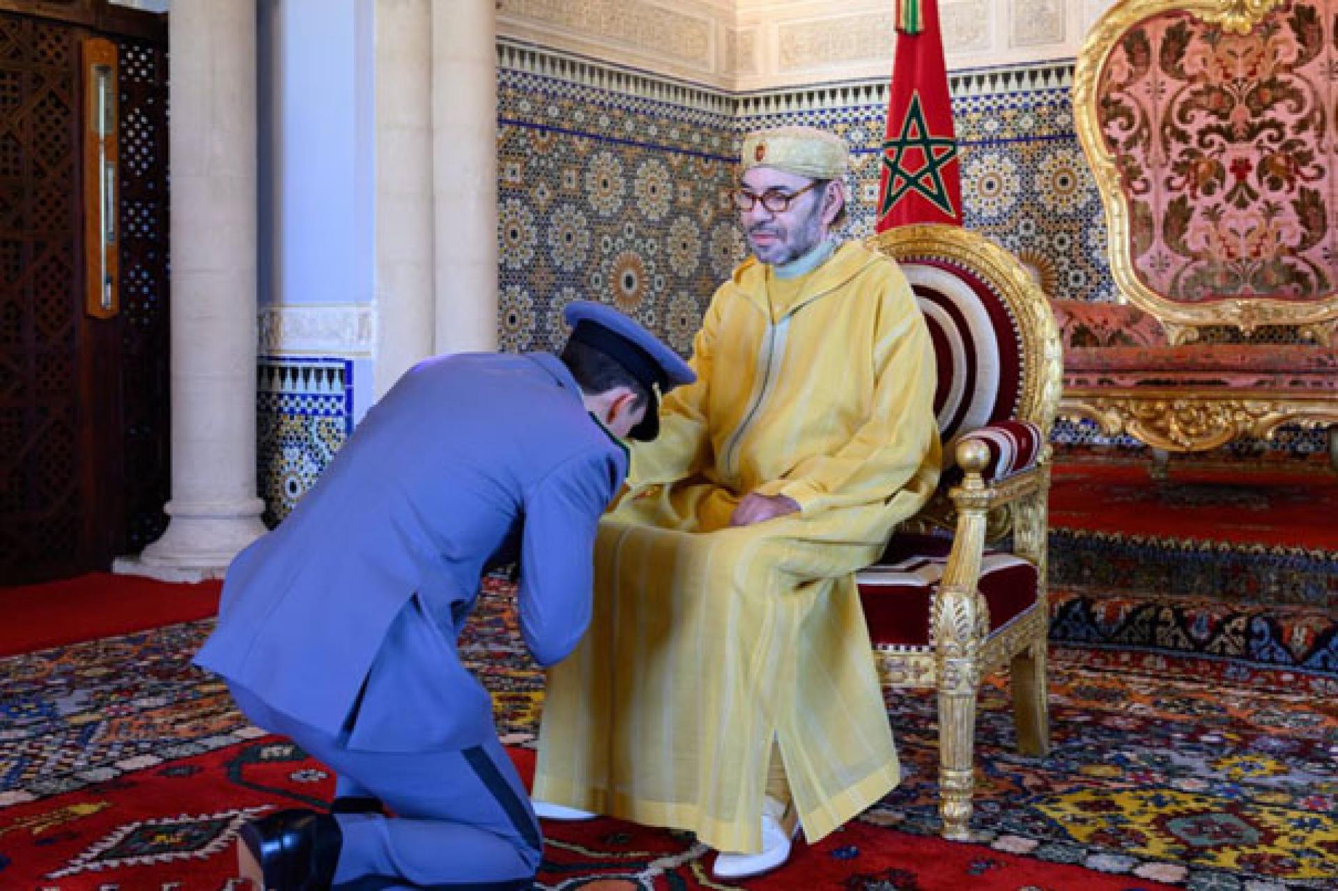 Le Roi Mohammed VI et le Prince Héritier Moulay El Hassan, désormais Coordonnateur des Bureaux et Services de l’Etat-Major Général des Forces Armées Royales. Photo droits tiers