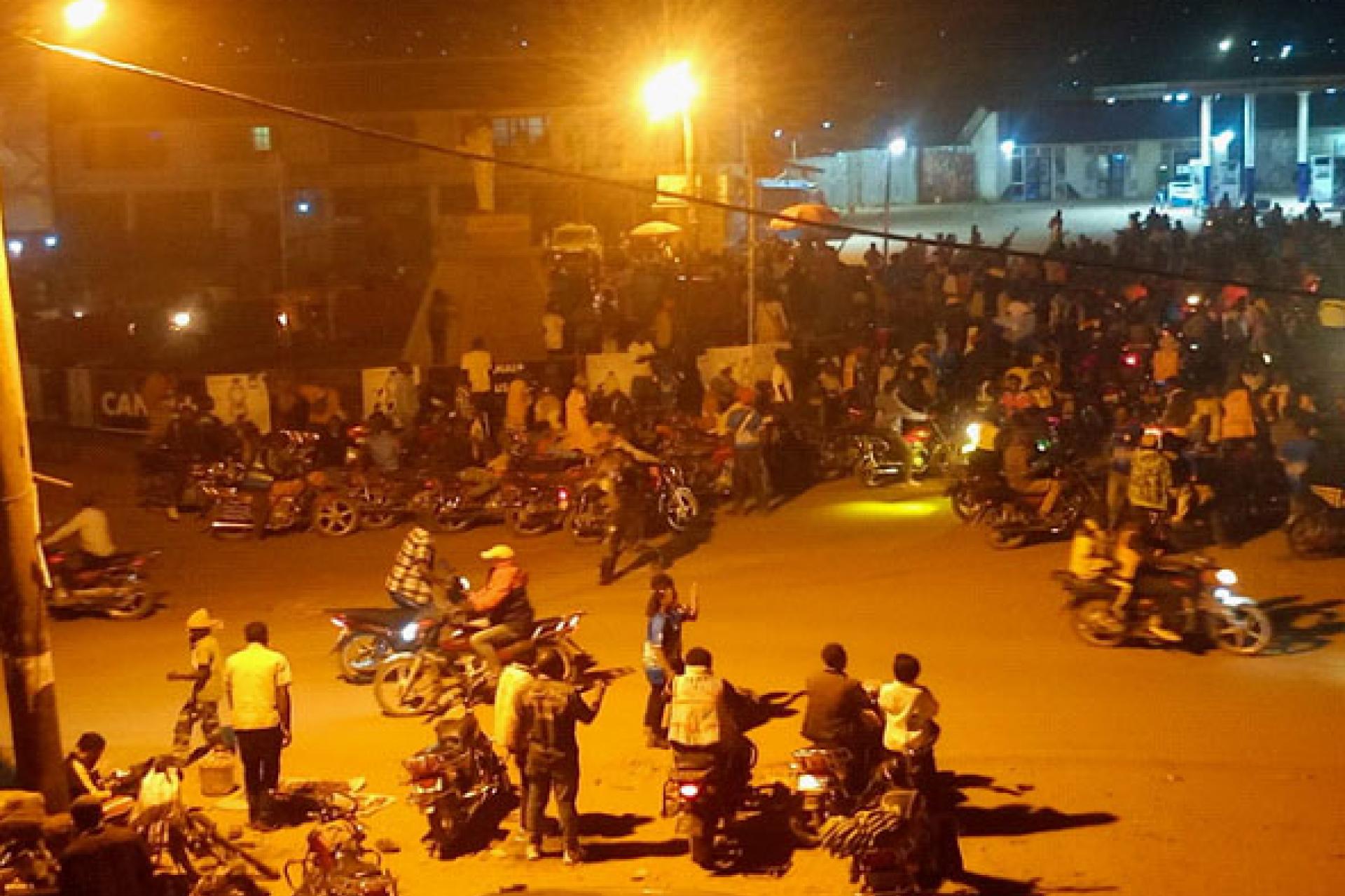 Une vue de jeunes au Rond-point du 30 Juin à Beni. 