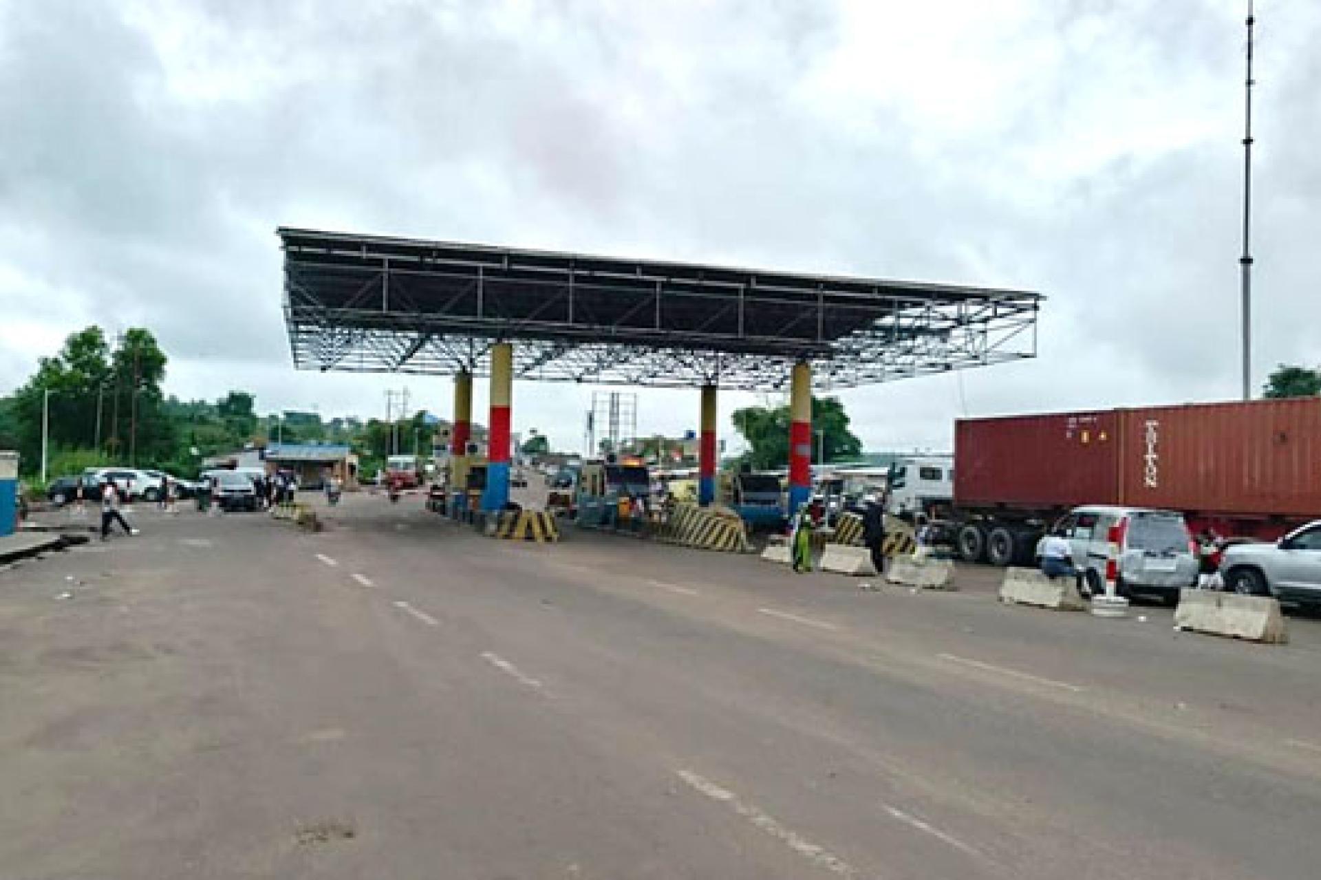Vue du poste de péage de Kasangulu, au Kongo Central. 